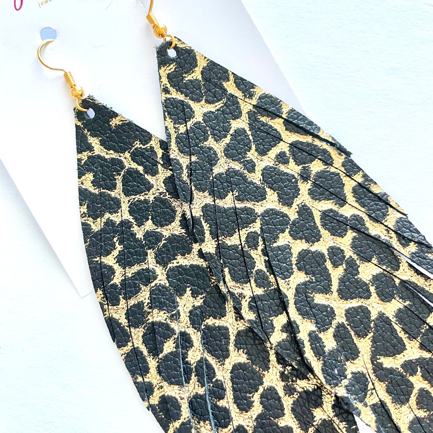 5.5" Leather Feather Shoulder Duster | LFSD51