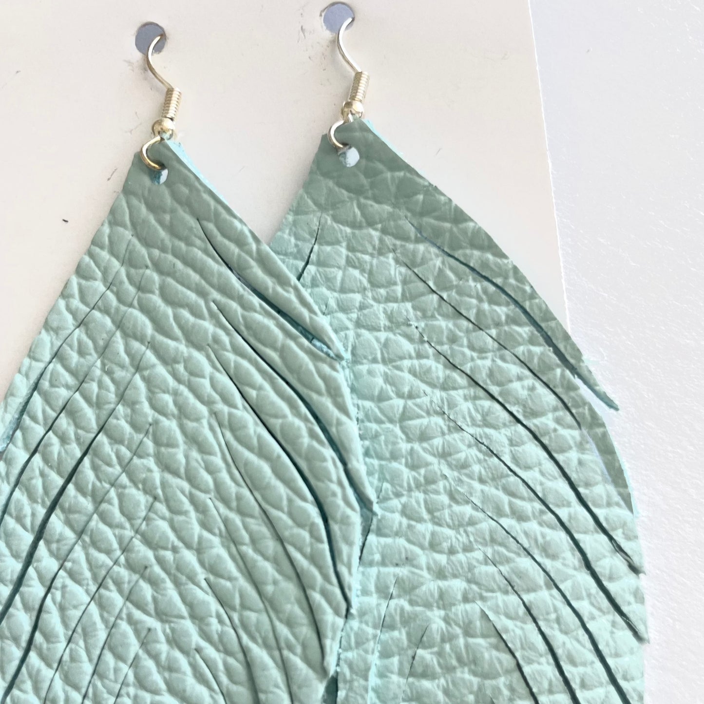 4" Leather Feather Shoulder Duster | LFSD418