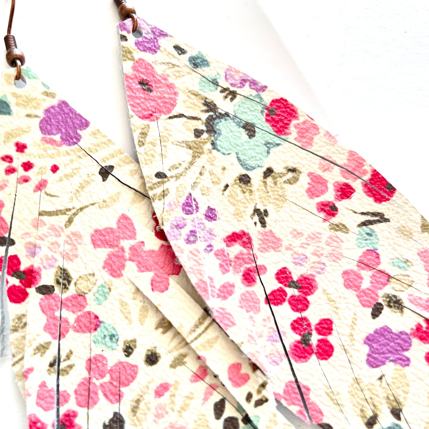 5.5" Leather Feather Shoulder Duster | LFSD516