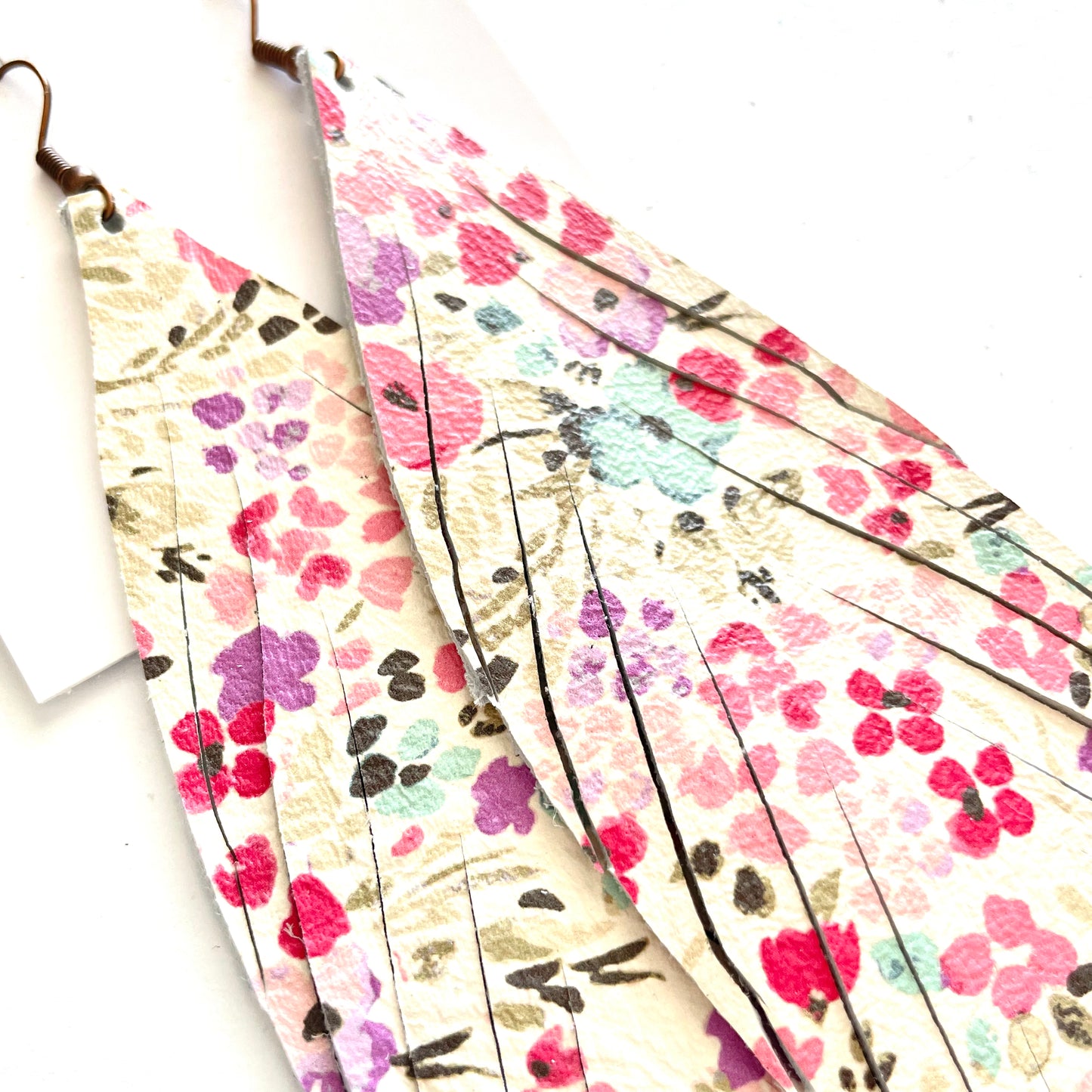 7.5" Leather Feather Shoulder Duster | LFSD715