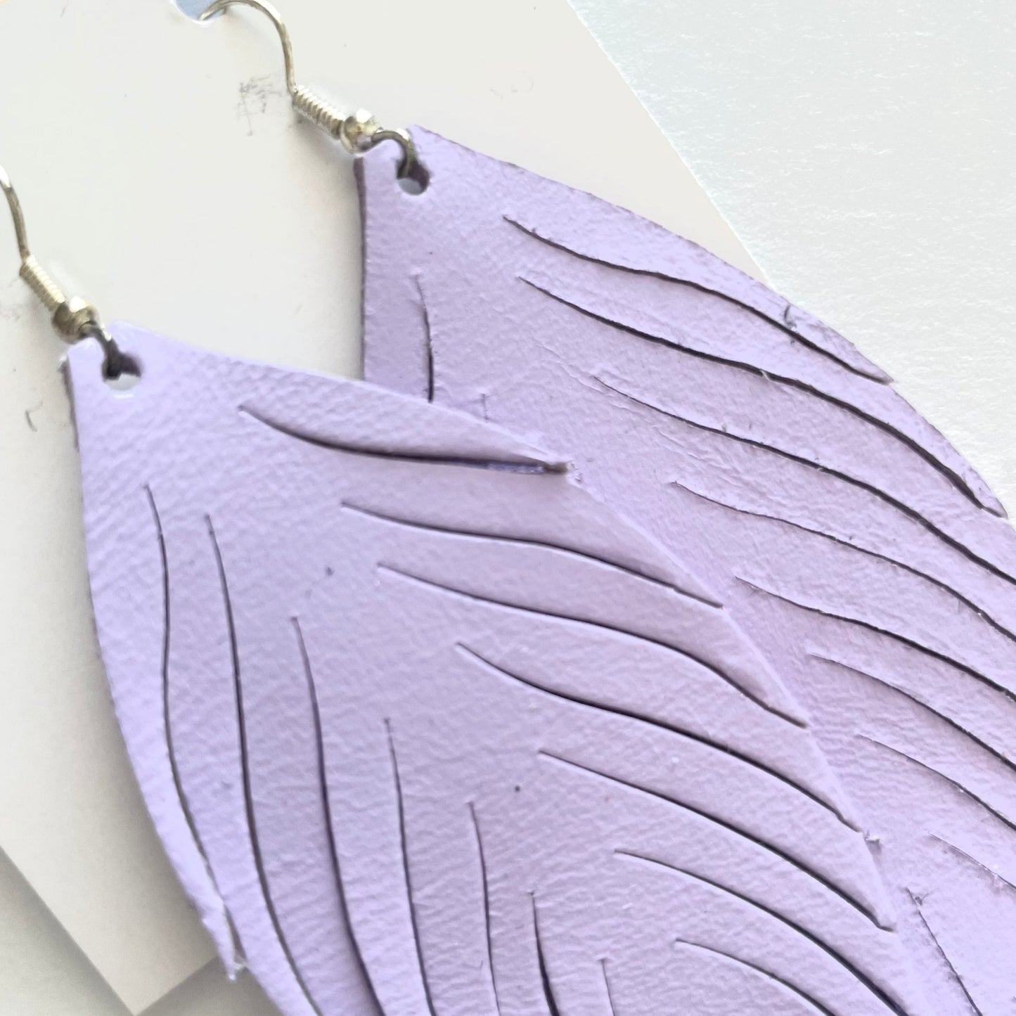 4" Leather Feather Shoulder Duster | LFSD47