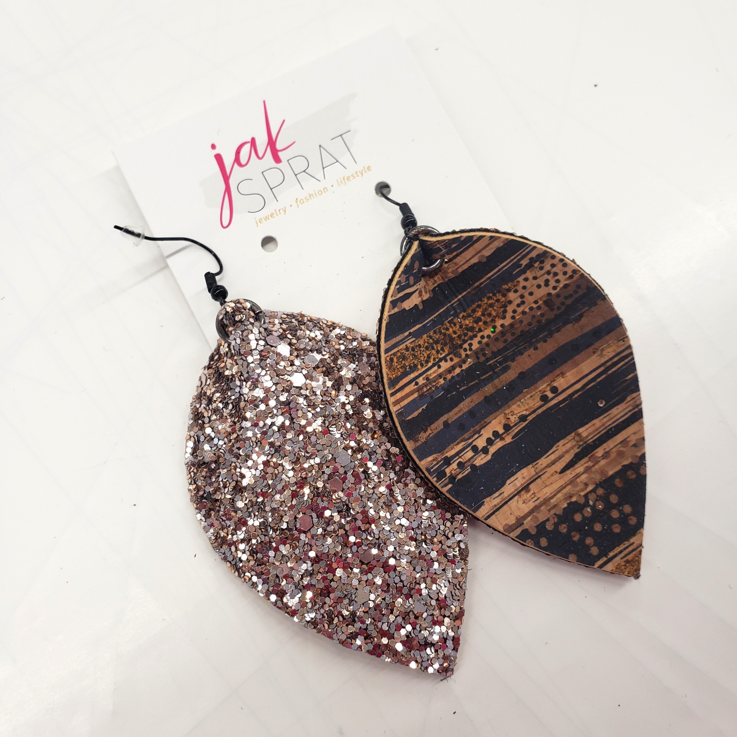 Pinched Leaf | Rosey Gold & Cork
