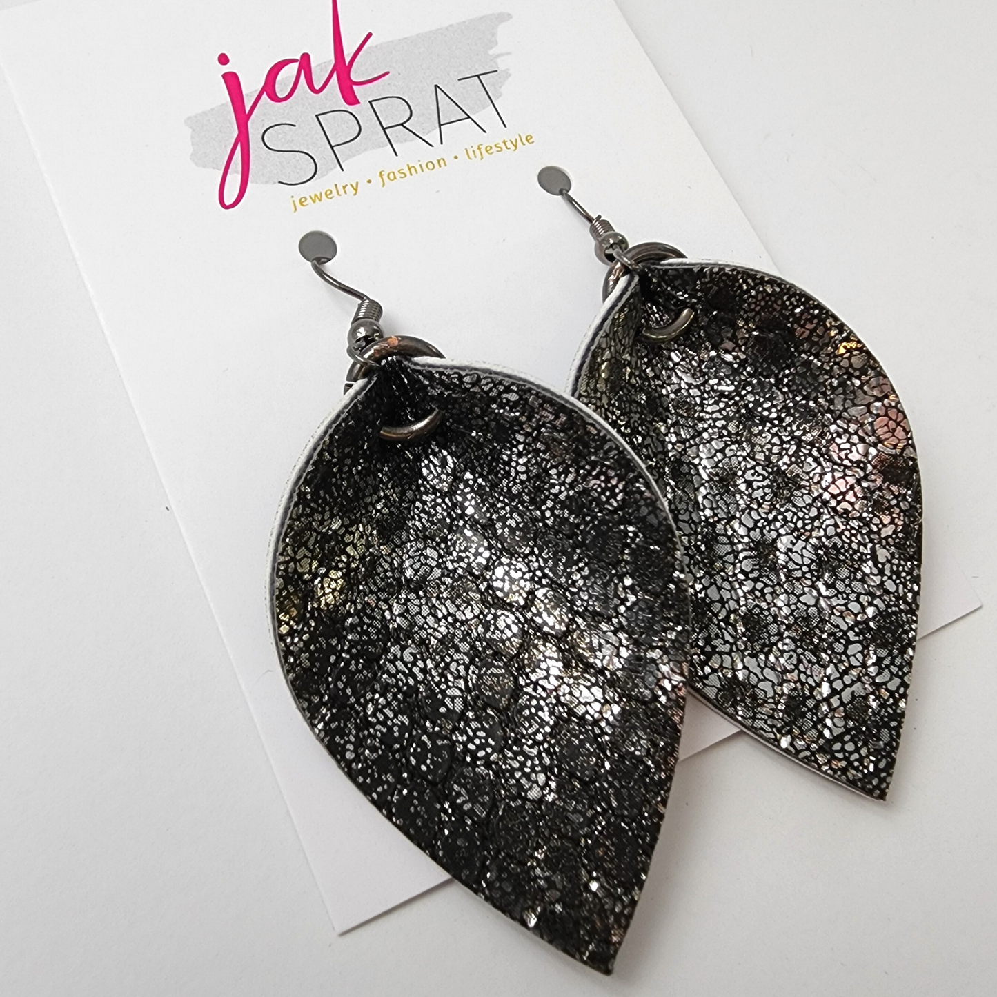 Little & Lovely Pinched Leaf | An Unlikely Pair