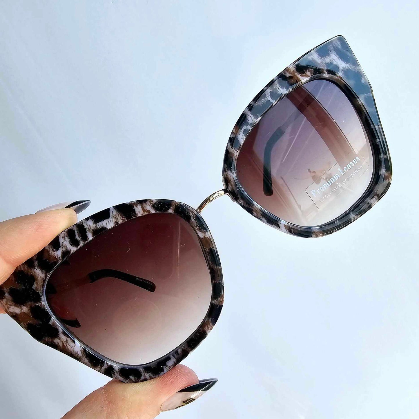"Lookin' Good in Leopard" Sunnies! (5652)