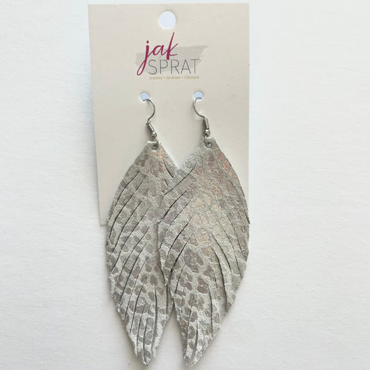 4" Leather Feather Shoulder Duster | LFSD46